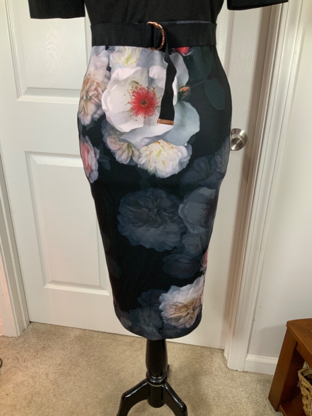 Ted Baker Masason Chelsea Floral Black Bodycon Belted Sheath Midi Dress Size 1 - Picture 5 of 10